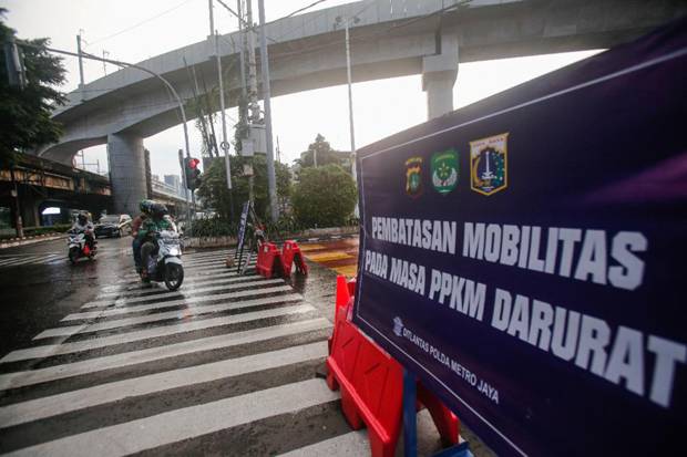 Berbeda dengan PSBB,...