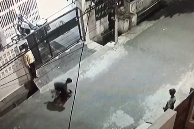 Gara-gara Main Bola...