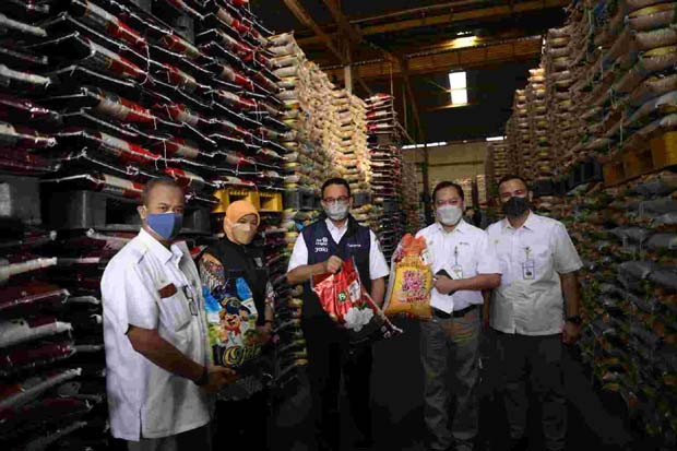 Distribusikan Beras...