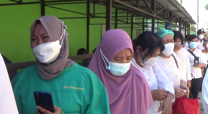 Tangis Keluarga dan...