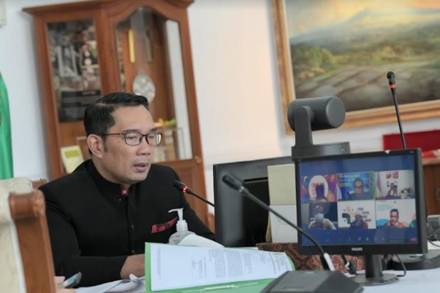 Ridwan Kamil Sambut...