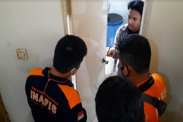 Pura-pura Jadi Polisi,...
