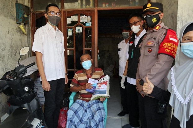 Vaksinator Datangi Rumah...