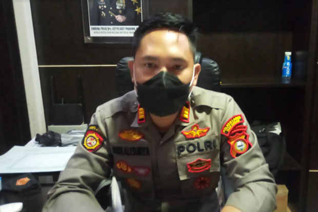 Wanita di Makassar Tikam...