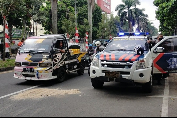 Terlindas Truk Sampah,...