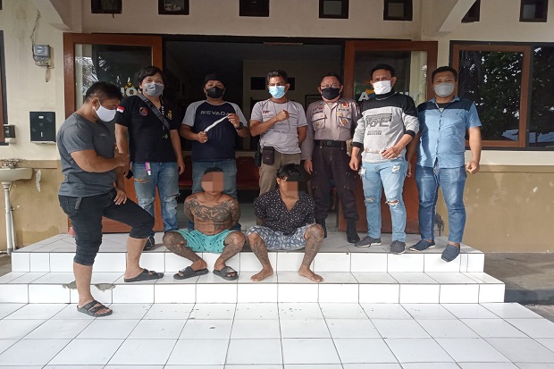 2 Pelaku Penganiyaan...