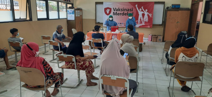 Ratusan Warga Antusias...