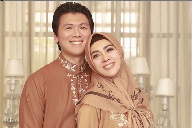 Syahrini Ulang Tahun,...