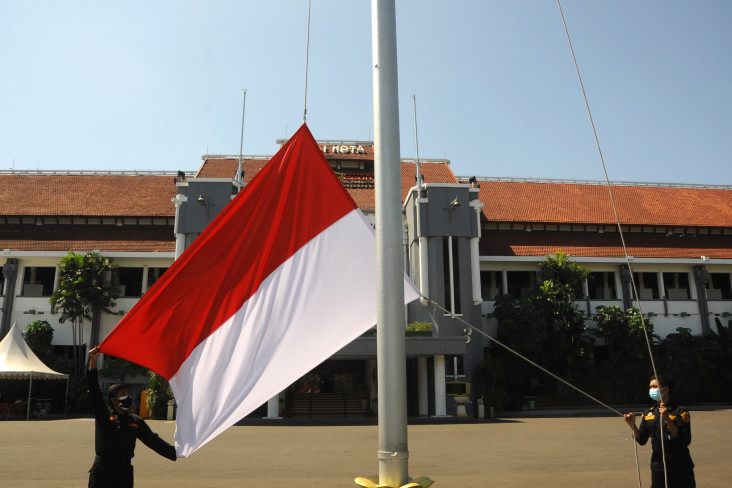 HUT ke-76 RI, Kerja...