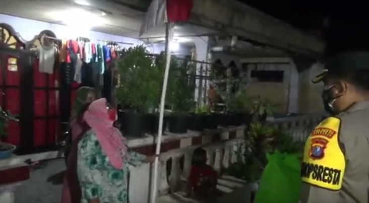 Pasang Bendera Merah...