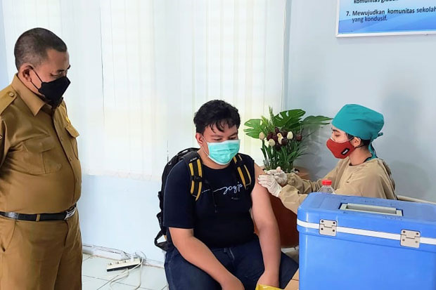Ikut Vaksin, Siswa SMAN...