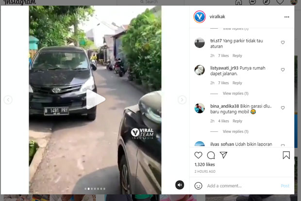 Senggol Mobil Parkir...