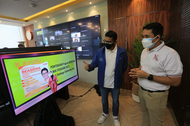 Dapat Beasiswa, Anak...