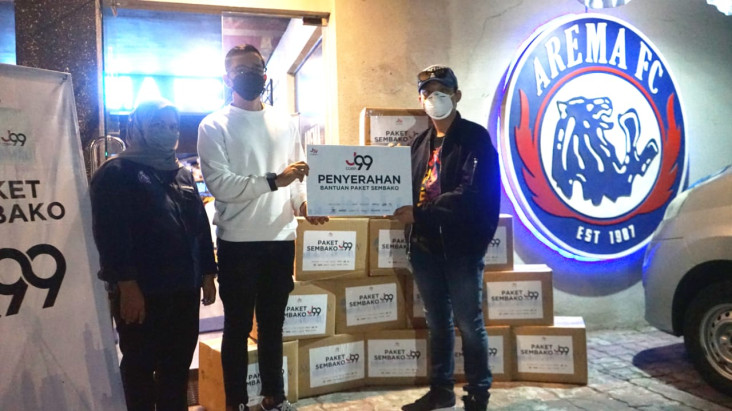 Arema FC Bagikan 1000...