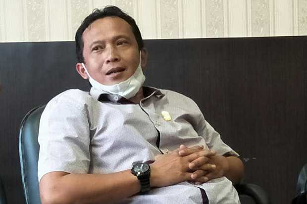 4 Fraksi dan 17 Anggota...