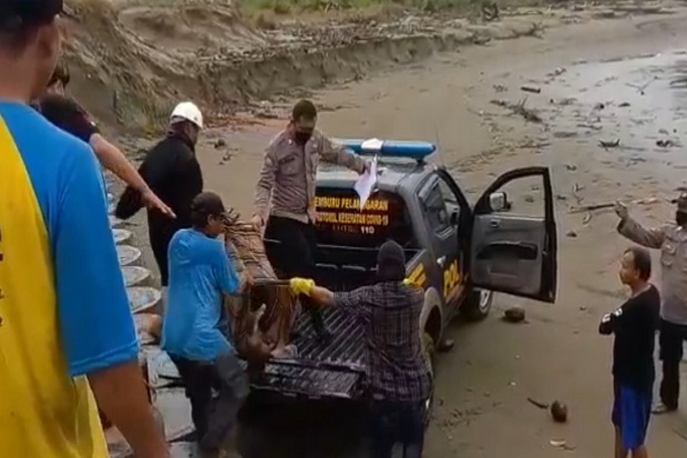 Penemuan Mayat di Bebatuan...