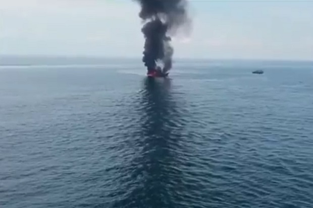 KM United Terbakar di...