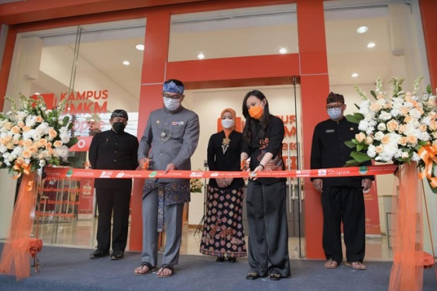 Resmikan Kampus UMKM...