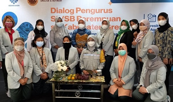Dialog dengan Pekerja...