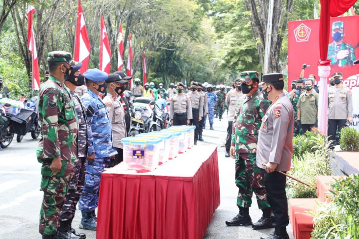 Panglima TNI Pantau...
