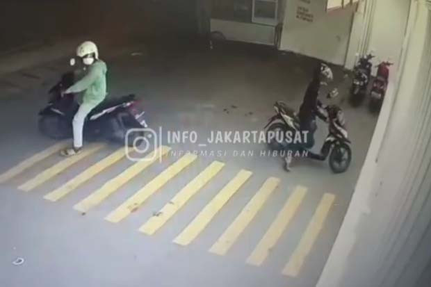 Terekam CCTV, Maling...