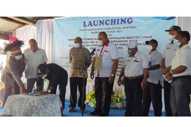 Bupati Jayapura Meluncurkan...