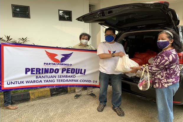 Perindo Salurkan Sembako...