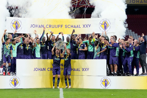 Lumat Ajax, PSV Eindhoven...