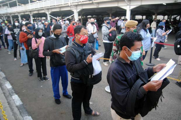 PPKM Level 4 Diperpanjang,...