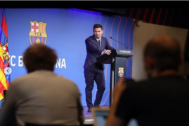 Terbang ke Paris, Lionel...