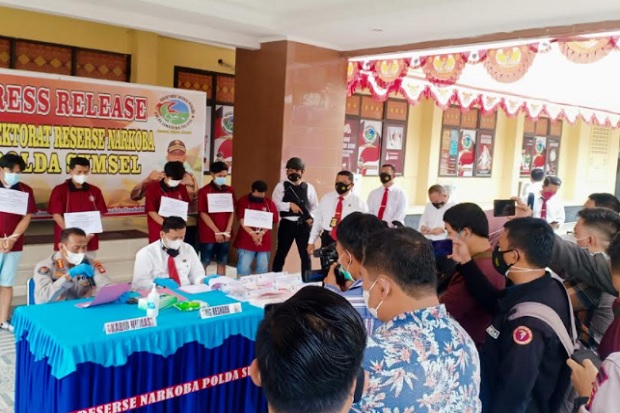 Pekan Pertama Agustus,...