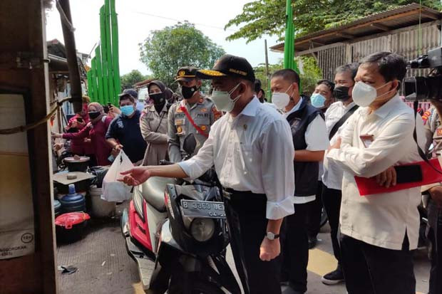 Warga Tambora Terima...