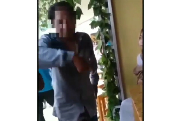 Kasus Pemalakan Kafe...
