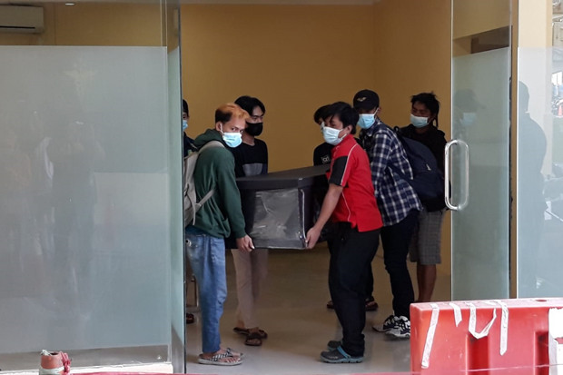 Diambil Keluarga, Jenazah...