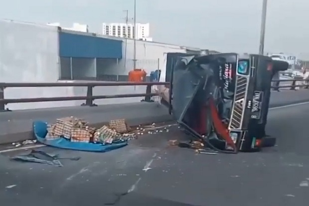 Hilang Kendali, Pikap...
