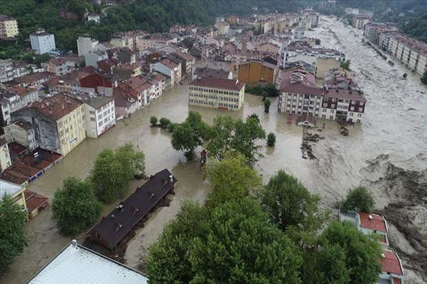 Banjir Bandang Hantam...