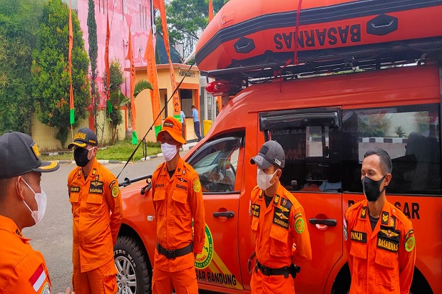 Dihantam Ombak Saat...