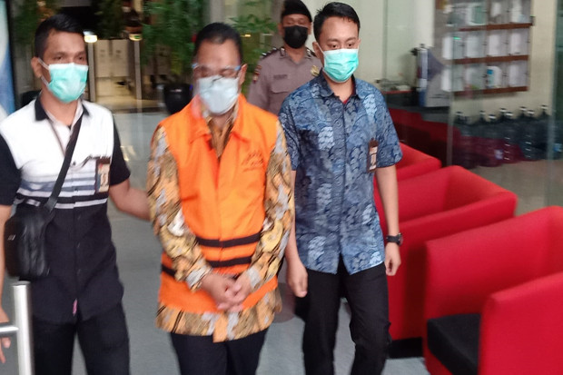 KPK Tahan Pejabat Ditjen...