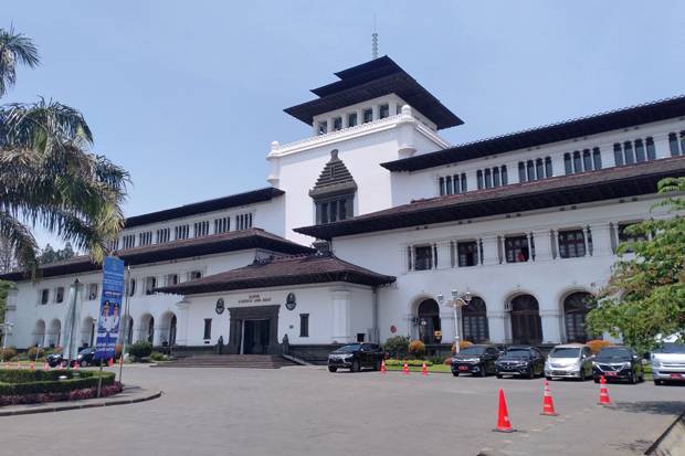 Sejarah Gedung Sate,...