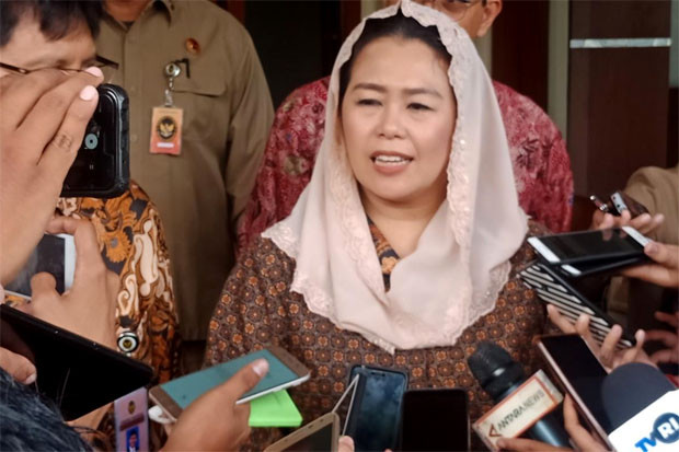 Yenny Wahid Mundur dari...
