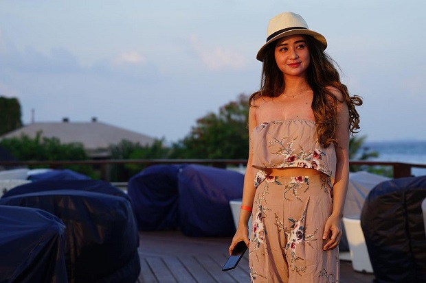 Kesal, Dewi Perssik...