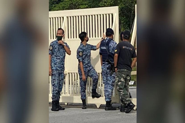 Tentara Malaysia Mengamuk,...