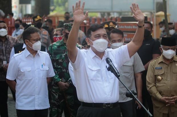 Kunjungi Warga di Isoter...