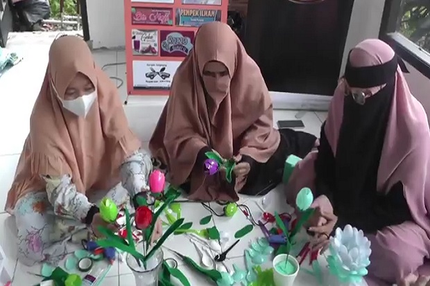Bunga Dari Sendok Plastik...