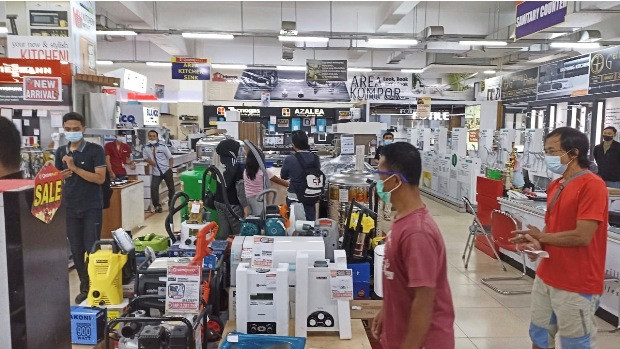 Rayakan 13th Qhomemart...