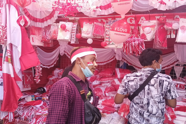 Curhat Pedagang Atribut...