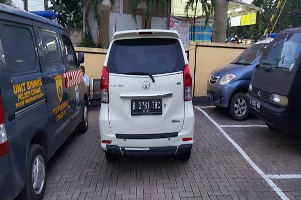 Aksi Pelaku Ganjal ATM...