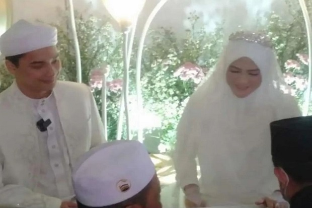 Mantan Istri Dinikahi...