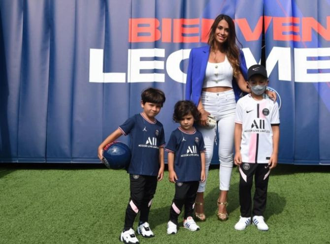 Tangis Messi dan Antonela...