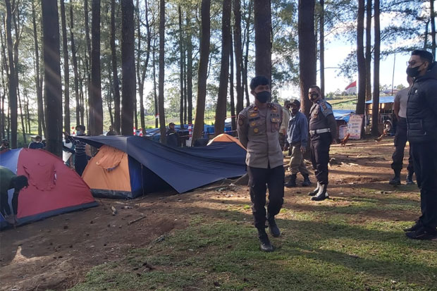 Warga yang Camping di...
